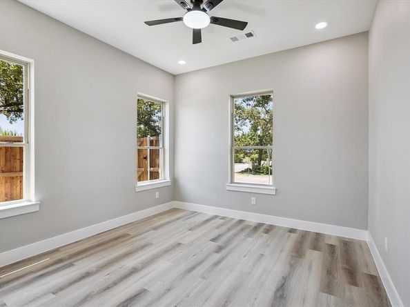 705  Ross Trail , Arlington Texas 76012