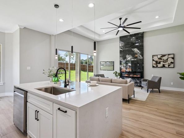 705  Ross Trail , Arlington Texas 76012