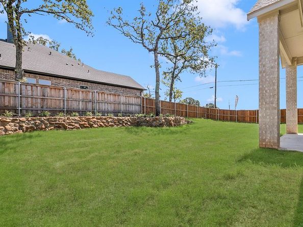 705  Ross Trail , Arlington Texas 76012