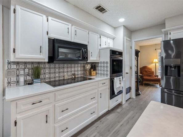 1817  Guildford Street , Garland Texas 75044