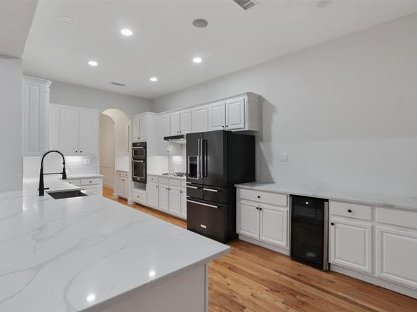 3342  Ricci Lane , Irving Texas 75062