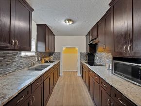 922 W Wintergreen Road , Lancaster Texas 75134