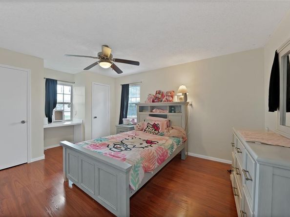 922 W Wintergreen Road , Lancaster Texas 75134