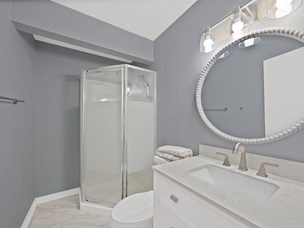 922 W Wintergreen Road , Lancaster Texas 75134