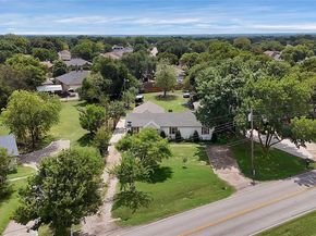 922 W Wintergreen Road , Lancaster Texas 75134