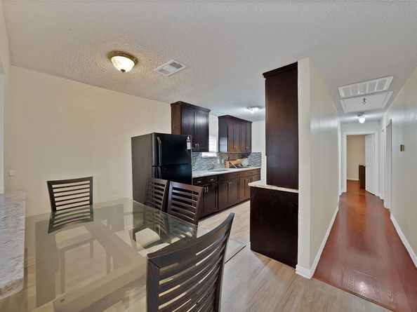 922 W Wintergreen Road , Lancaster Texas 75134