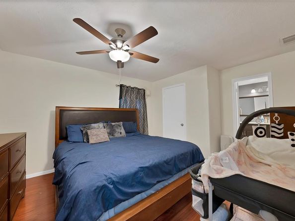 922 W Wintergreen Road , Lancaster Texas 75134