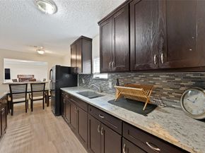 922 W Wintergreen Road , Lancaster Texas 75134