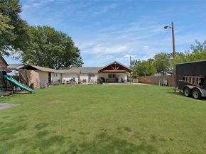 922 W Wintergreen Road , Lancaster Texas 75134