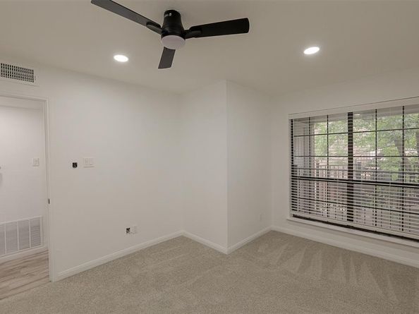 8545  Midpark Road  24, Dallas Texas 75240