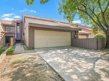 735  Oakwood Trail 