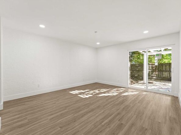 735  Oakwood Trail , Fort Worth Texas 76112