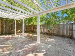 735  Oakwood Trail , Fort Worth Texas 76112