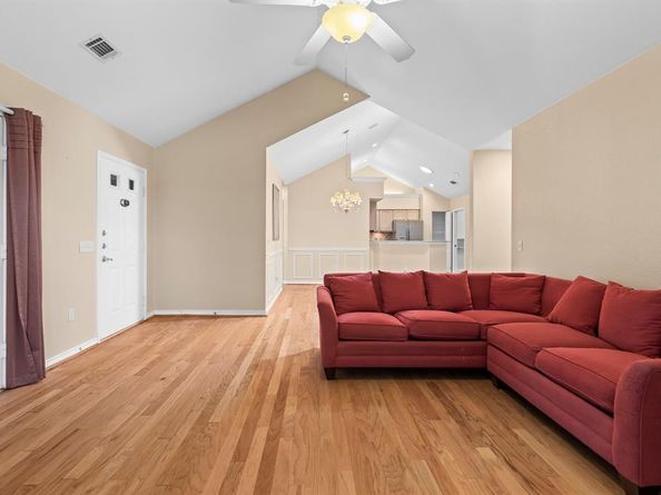 1023  Bridges Drive , Arlington Texas 76012