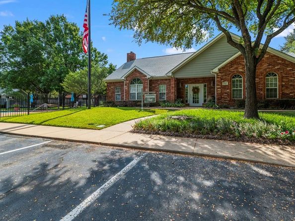 1023  Bridges Drive , Arlington Texas 76012