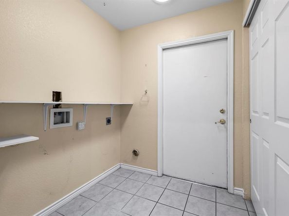 1023  Bridges Drive , Arlington Texas 76012