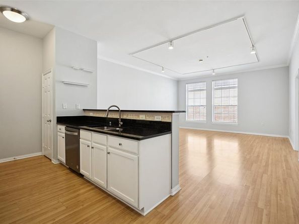2305  Worthington Street  322, Dallas Texas 75204