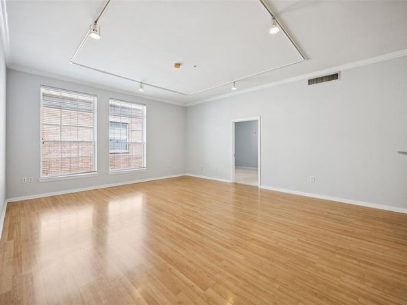 2305  Worthington Street  322, Dallas Texas 75204