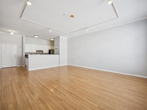 2305  Worthington Street  322, Dallas Texas 75204