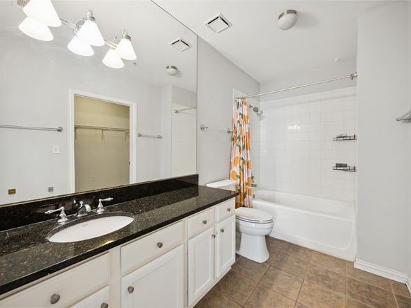 2305  Worthington Street  322, Dallas Texas 75204