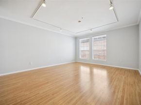 2305  Worthington Street  322, Dallas Texas 75204