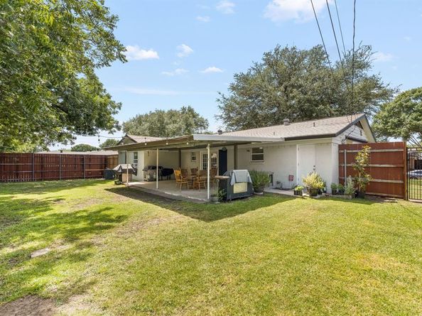 13806  Heartside Place , Farmers Branch Texas 75234