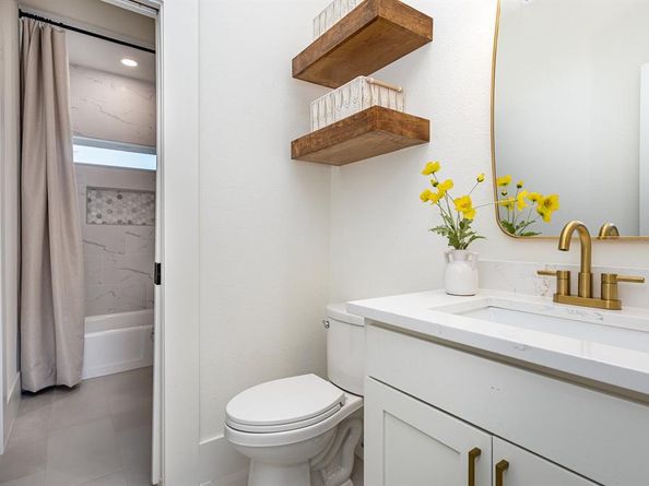 6402  Lakewood Boulevard , Dallas Texas 75214