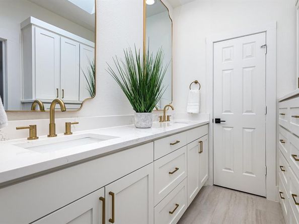 6402  Lakewood Boulevard , Dallas Texas 75214