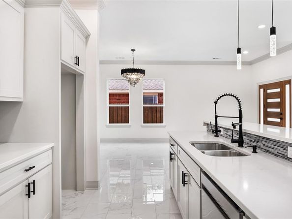 3708  Mcbroom Street , Dallas Texas 75212