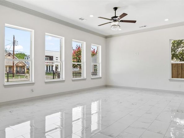 3708  Mcbroom Street , Dallas Texas 75212