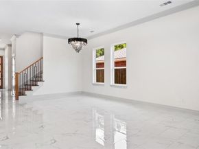 3708  Mcbroom Street , Dallas Texas 75212