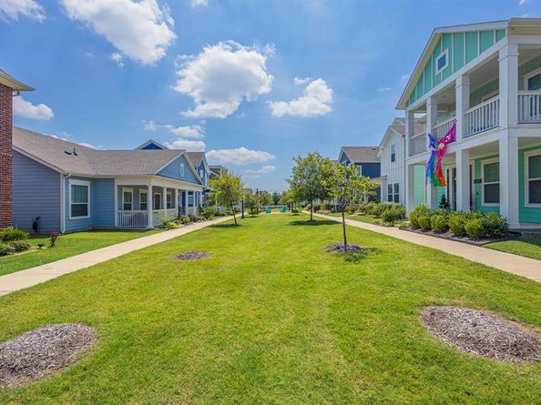 3602  Strasbourg Mews , Dallas Texas 75236