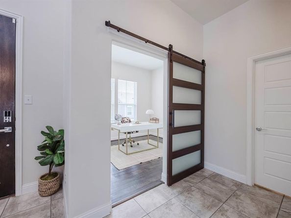 3602  Strasbourg Mews , Dallas Texas 75236