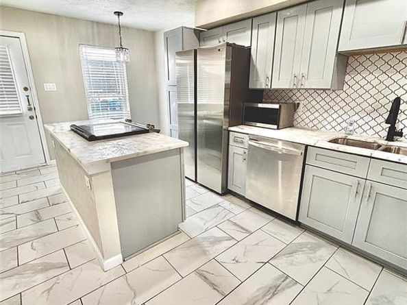 900 S Weatherred Drive  900B, Richardson Texas 75080