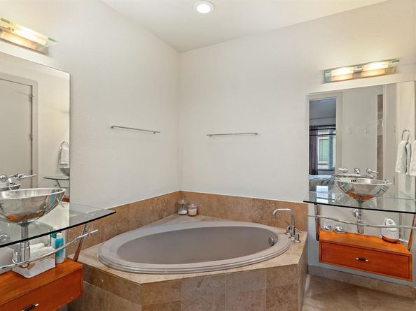 743  Cannen John Lane , Dallas Texas 75204