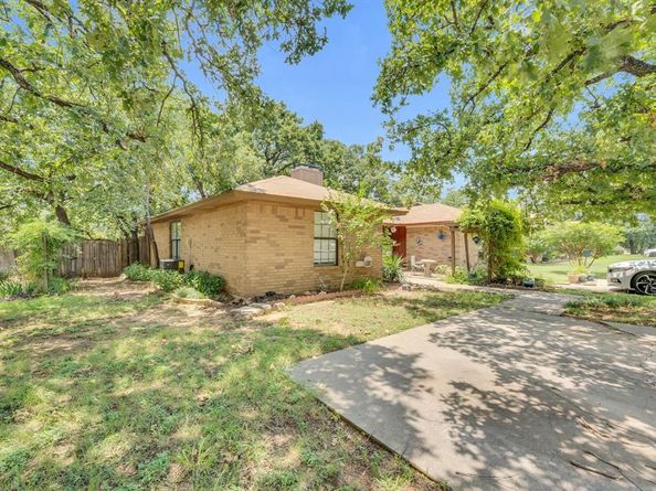 728  Woodland Court , Kennedale Texas 76060