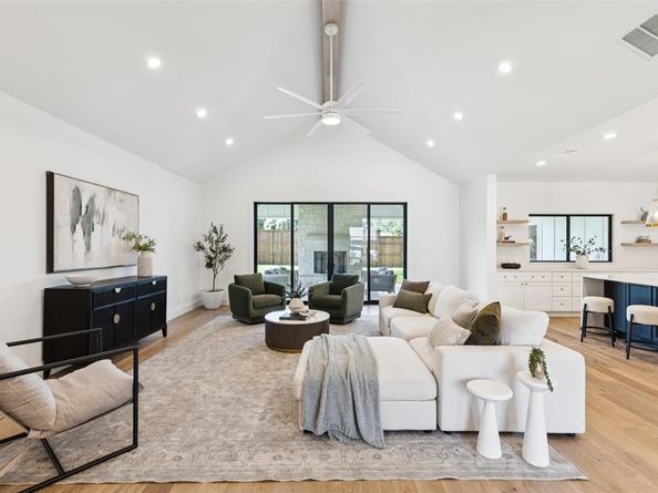 4042  Mendenhall Drive , Dallas Texas 75244