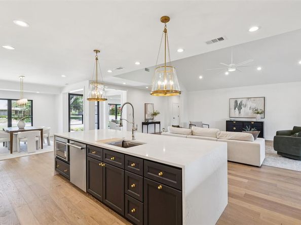 4042  Mendenhall Drive , Dallas Texas 75244