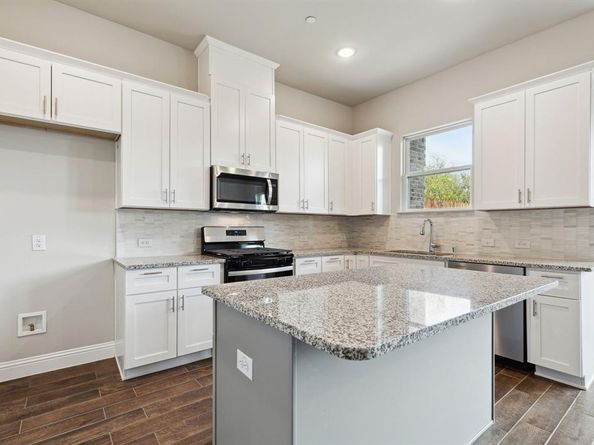 589  Hutchinson Lane , Lewisville Texas 75077