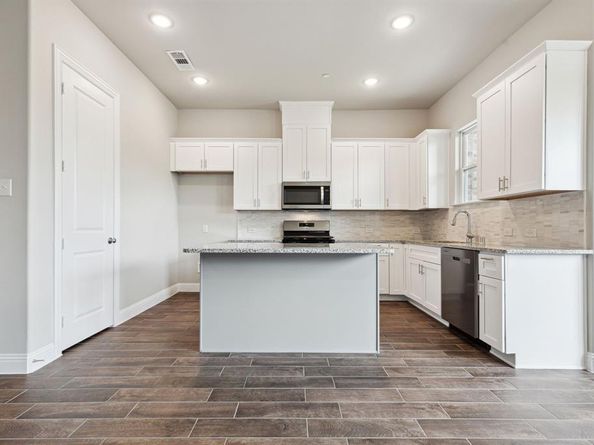 589  Hutchinson Lane , Lewisville Texas 75077