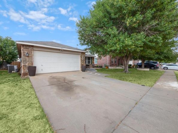 3916  Irish Setter Drive , Fort Worth Texas 76123