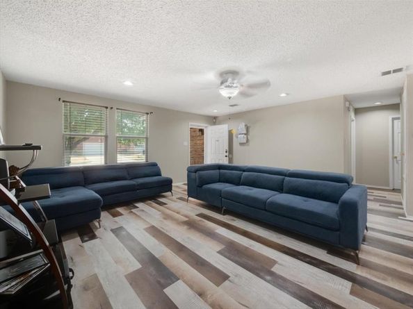 3916  Irish Setter Drive , Fort Worth Texas 76123