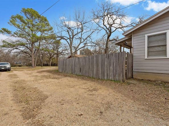 2325  Halbert Street , Fort Worth Texas 76112