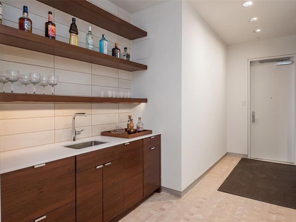 2200  Victory Avenue  2701, Dallas Texas 75219