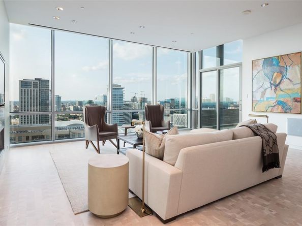 2200  Victory Avenue  2701, Dallas Texas 75219