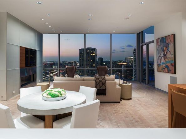 2200  Victory Avenue  2701, Dallas Texas 75219