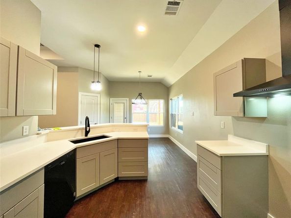1466 E Morphy Street , Fort Worth Texas 76104