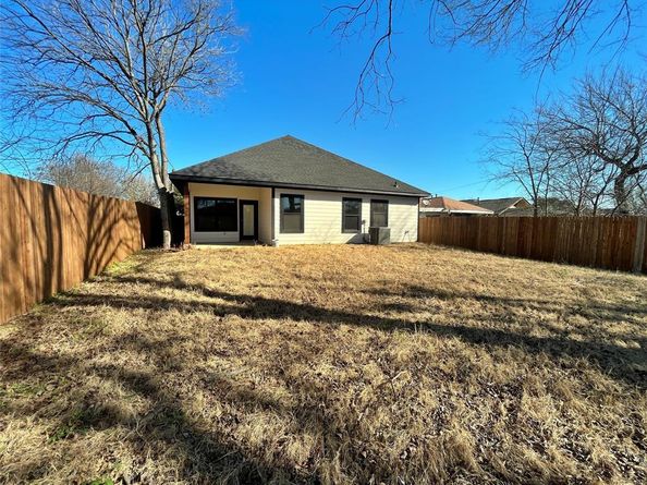 1466 E Morphy Street , Fort Worth Texas 76104