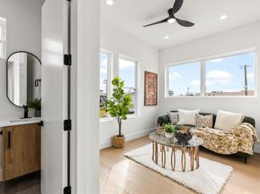 604 N Ewing Avenue  105, Dallas Texas 75203