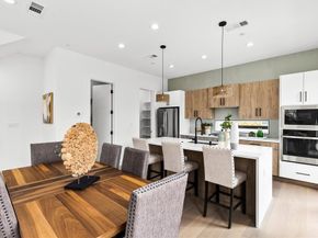604 N Ewing Avenue  105, Dallas Texas 75203